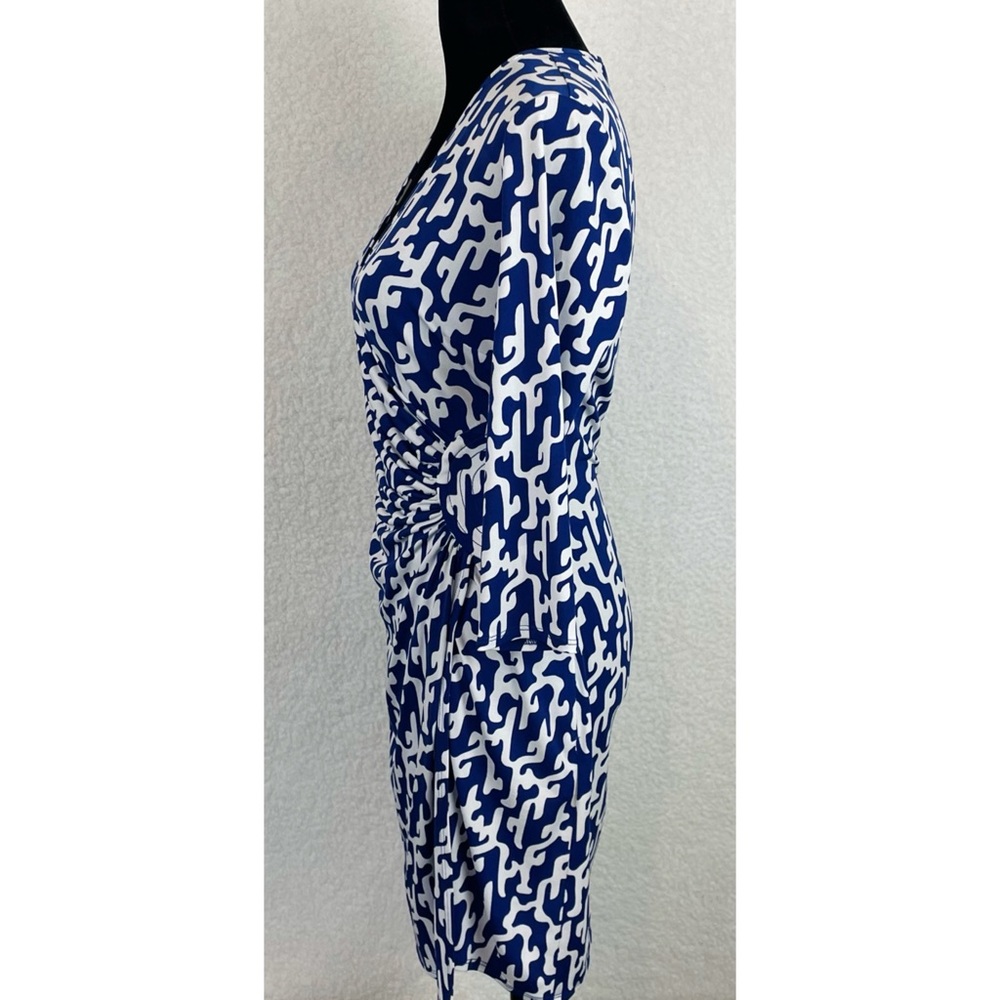 LAUNDRY • Blue and White Geometric Wrap V-Neck Mini Dress, 4P - Picture 7 of 14